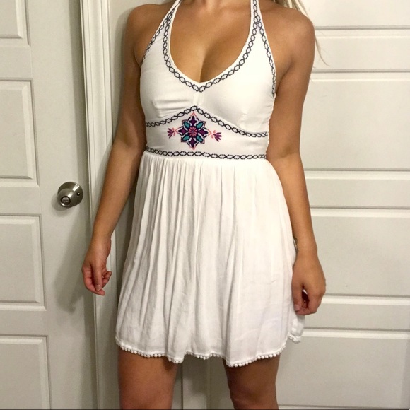 Hollister Dresses & Skirts - Hollister embroidered halter dress